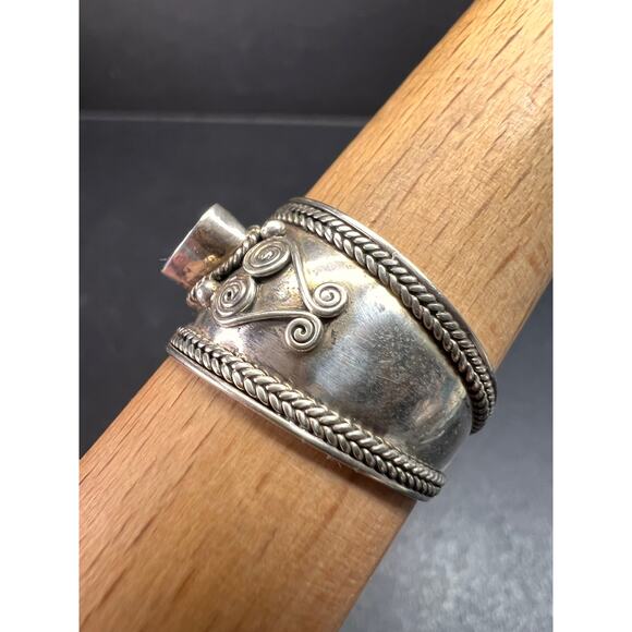 Vintage Sterling Silver Heart Ring | Indonesian Artisan | Size 10–10.25 - Picture 14 of 16